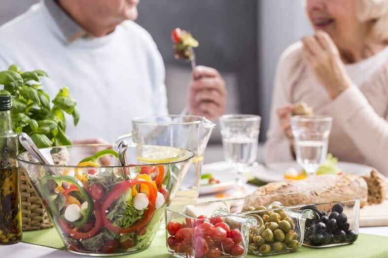 Средиземноморската диета подобрява комуникативните умения при възрастните хора